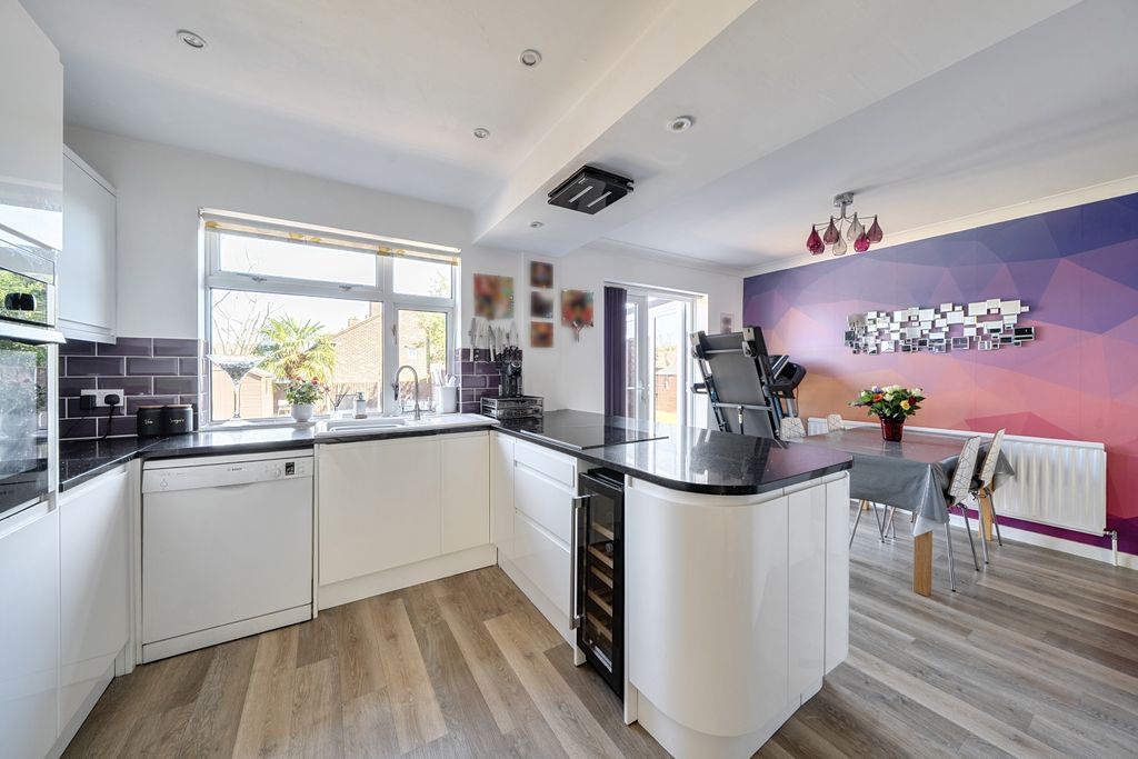Property photo 2 of 13 1484426 (8)