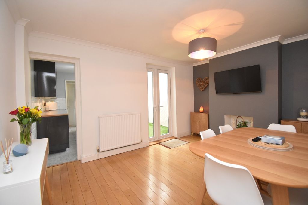 Property photo 3 of 21 Dining Room
