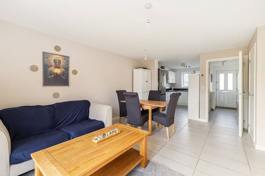 Property photo 3 of 21 26 Carnelian Avenue - Image 3