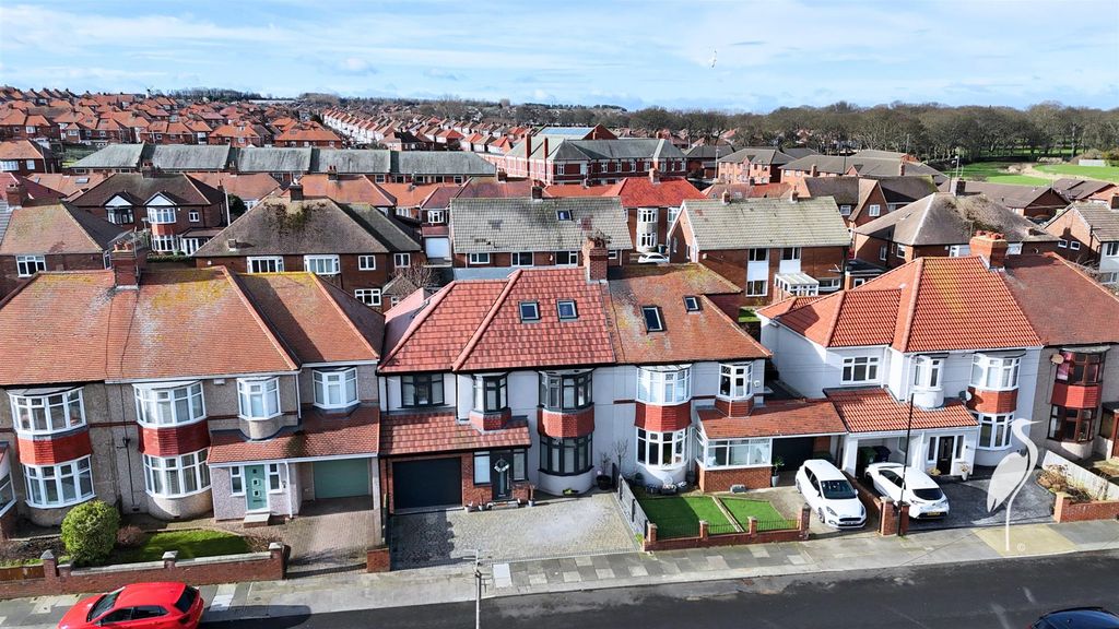 Property photo 2 of 40