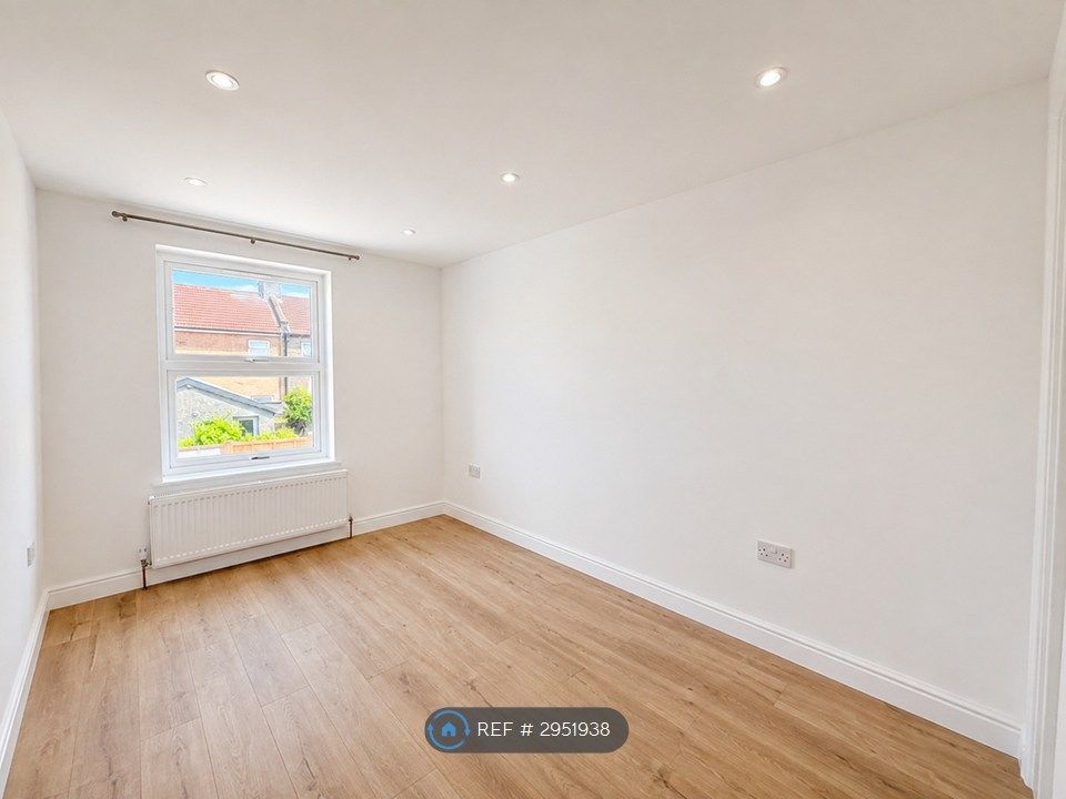 Property photo 2 of 25