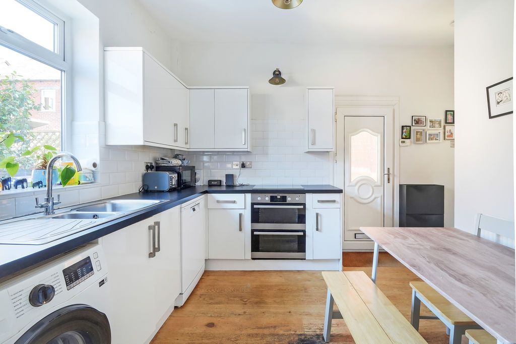 Property photo 1 of 26 Dining Kitchen