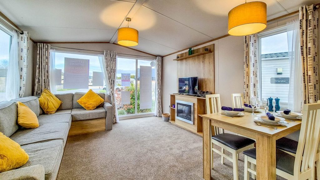 Property photo 3 of 18 Untitled 7