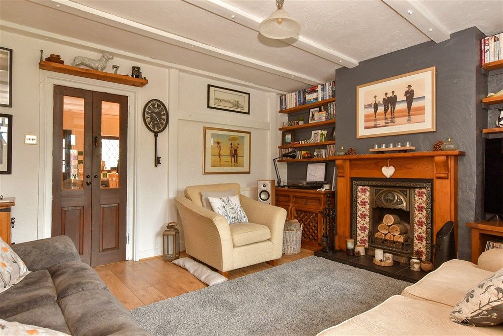 Property photo 3 of 17 Lounge