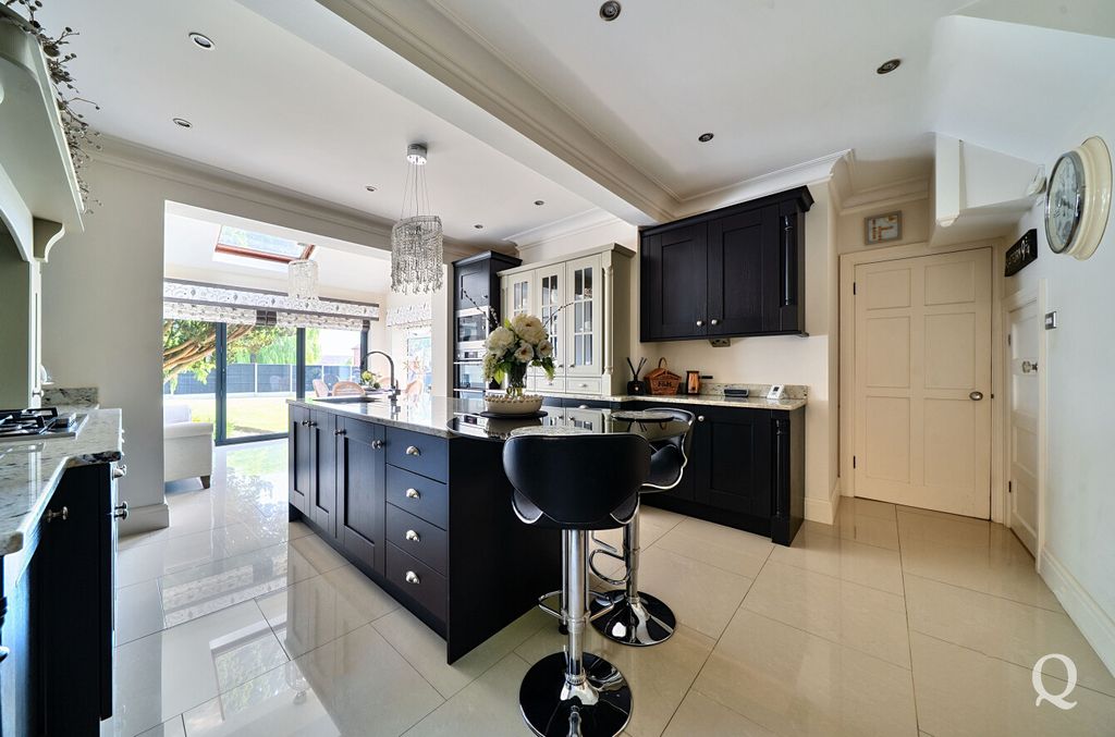 Property photo 3 of 32 56Dca9F2-86c7-457...