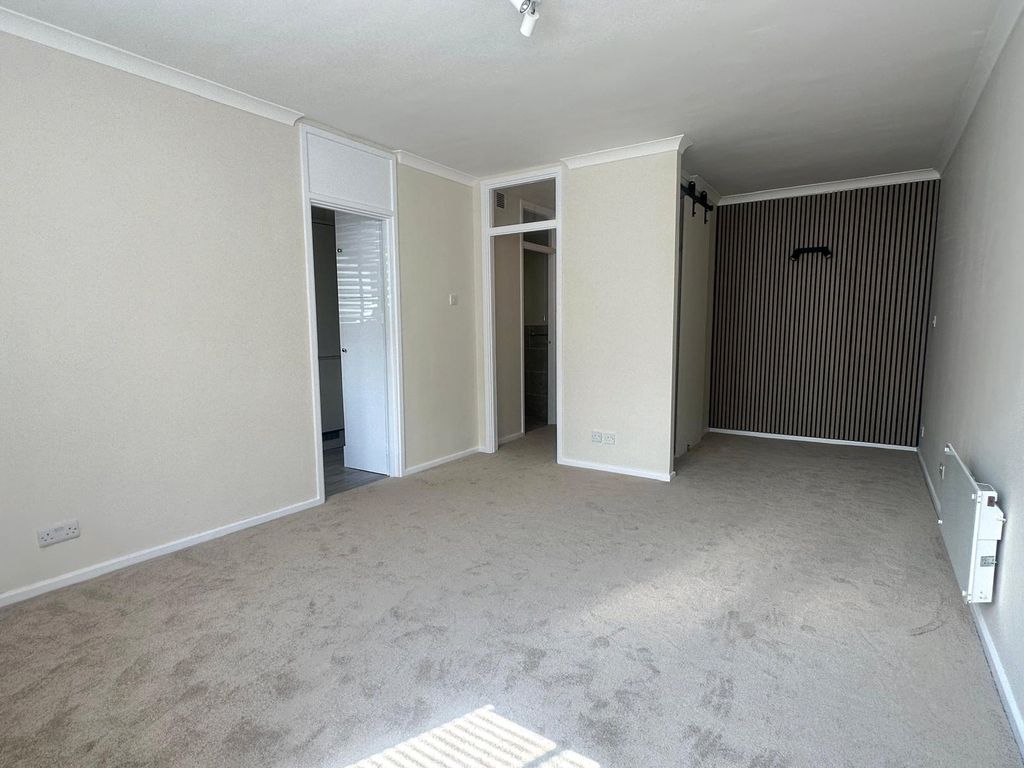 Property photo 3 of 8 Picture No. 01