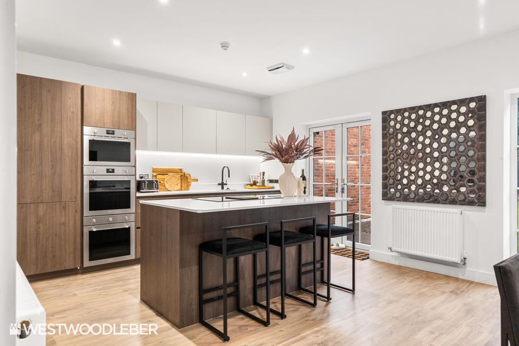 Property photo 3 of 39 Eatongardens_2.Jpg