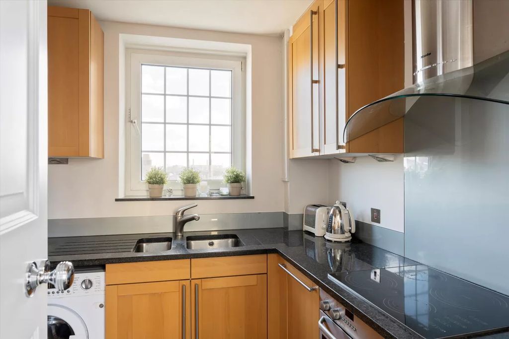 Property photo 2 of 18 Image