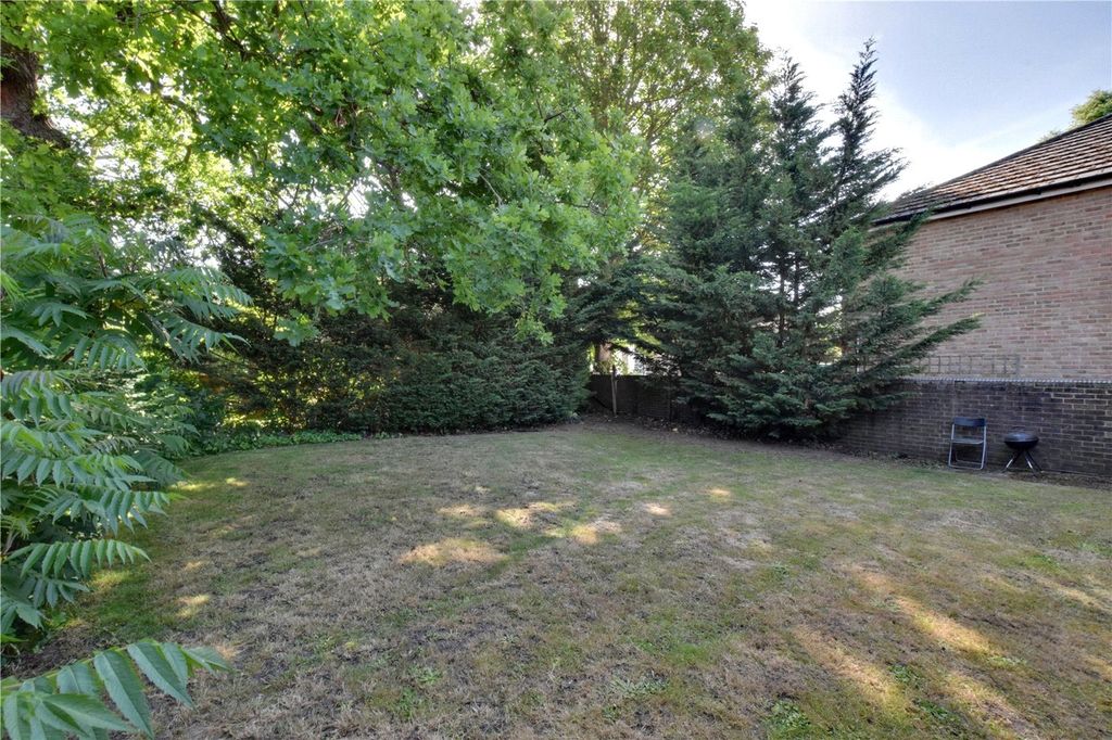 Property photo 2 of 13 Communal Garden