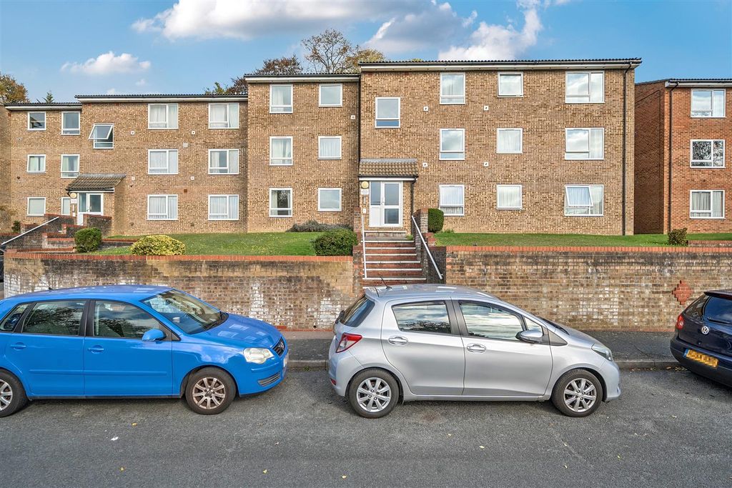 Property photo 1 of 16