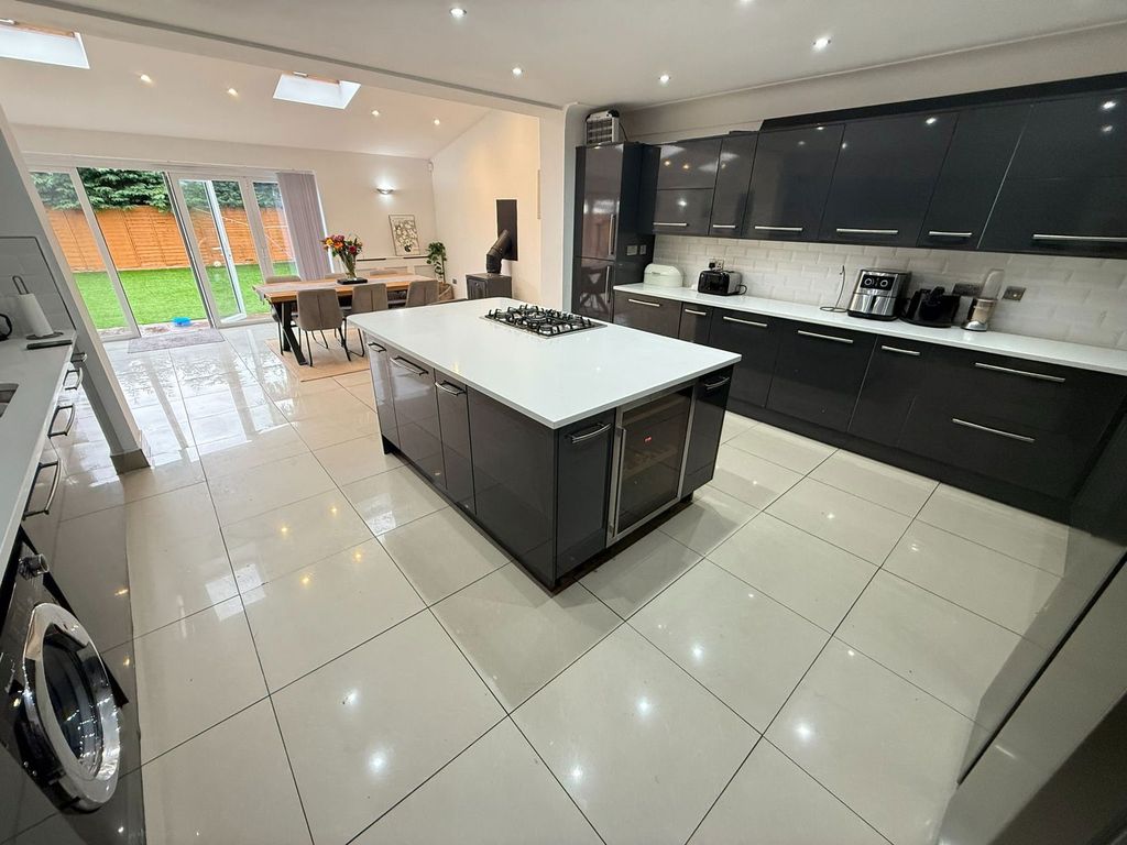 Property photo 3 of 25