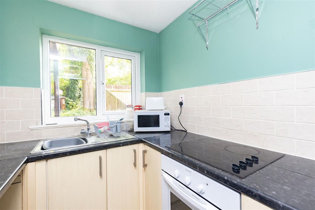 Property photo 3 of 17 Kitchen