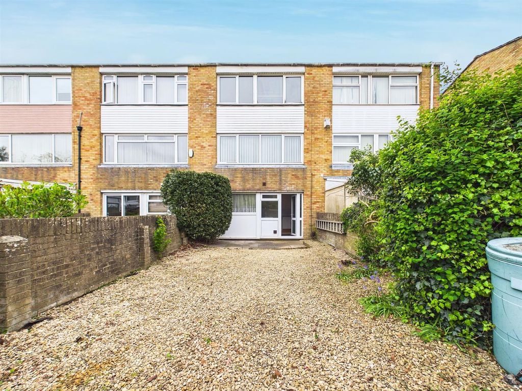 Property photo 1 of 19 5 Bedroom House For Auction, Stapleton (2).Jpg