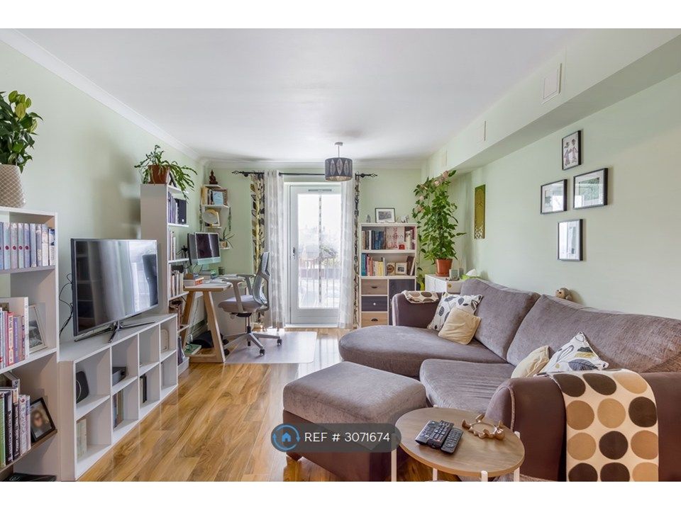 Property photo 1 of 18 Spacious, Bright Living Room