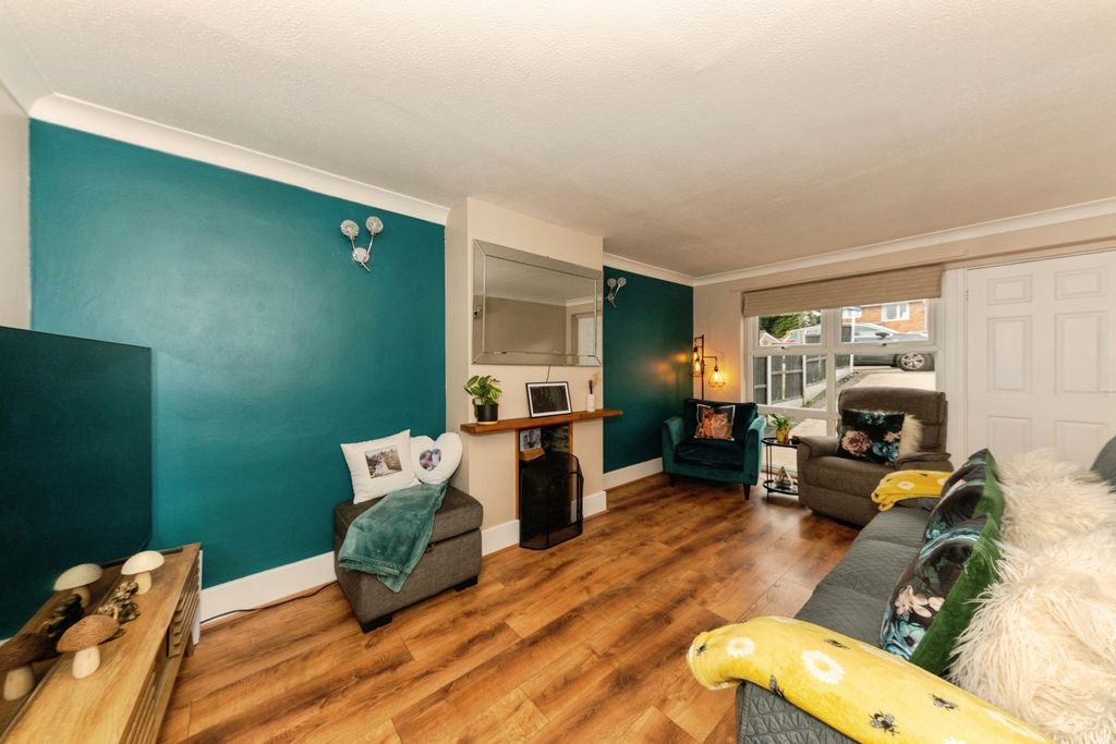 Property photo 2 of 16 Lounge