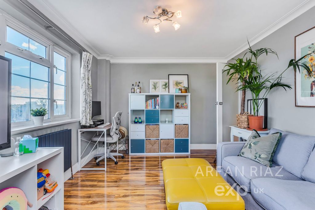 Property photo 3 of 11