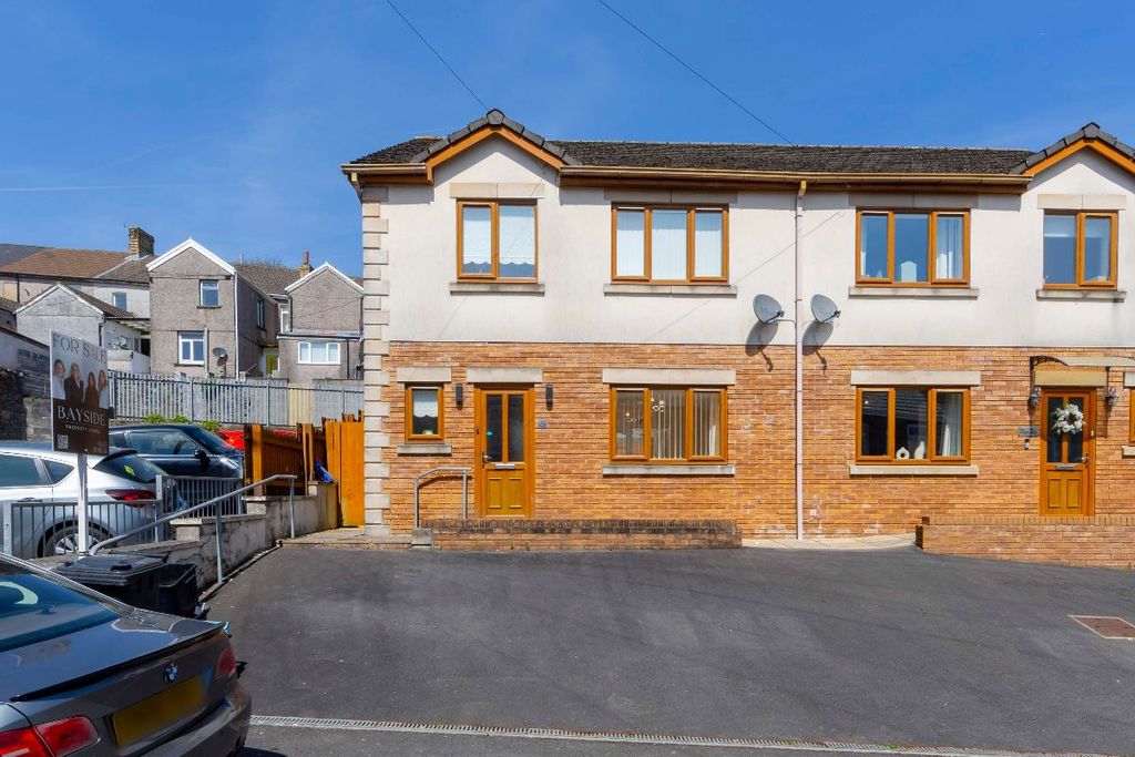 Property photo 1 of 33