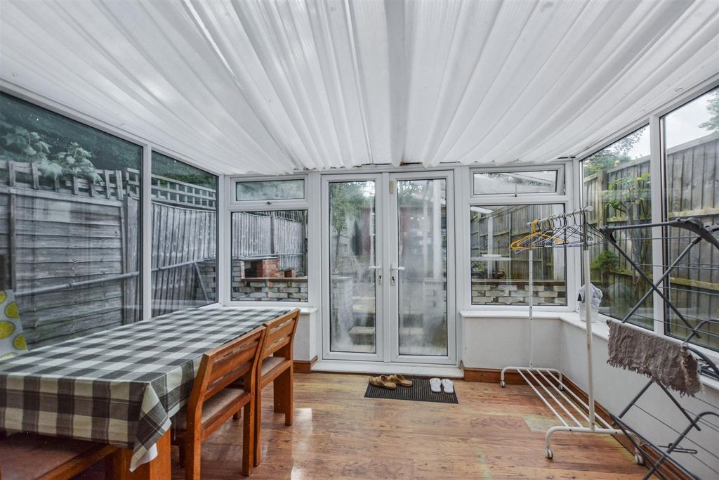 Property photo 3 of 18 Conservatory_1.Jpeg