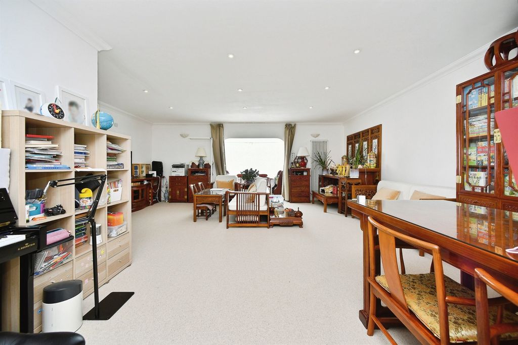 Property photo 3 of 22