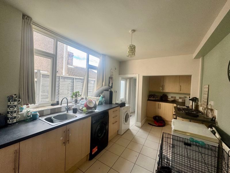 Property photo 2 of 9 Kitchen