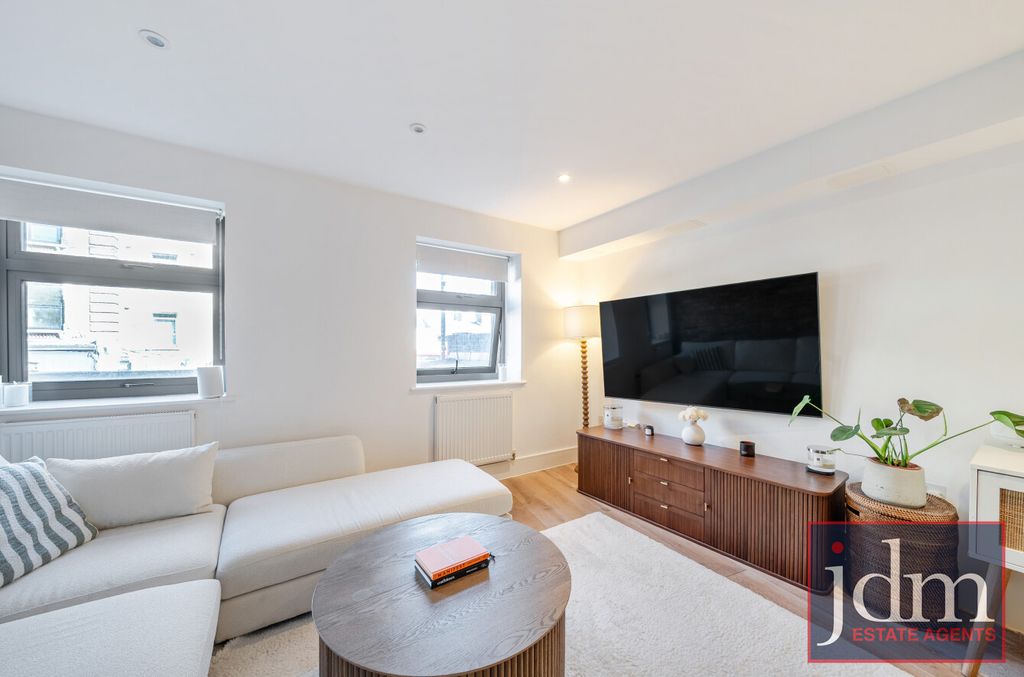 Property photo 2 of 10 De36c1d9-A95B-474...