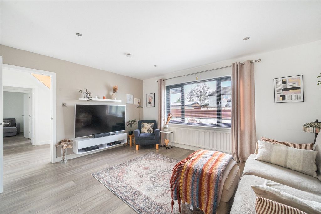 Property photo 3 of 22 Picture No. 02