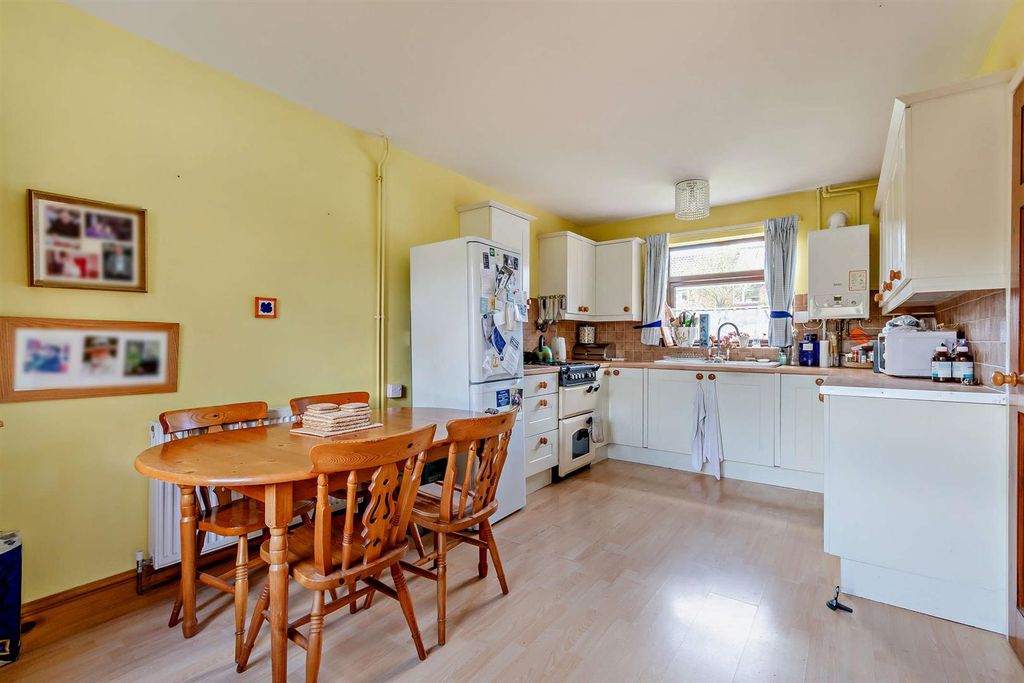 Property photo 3 of 15 8685662-Interior03-800.Jpg