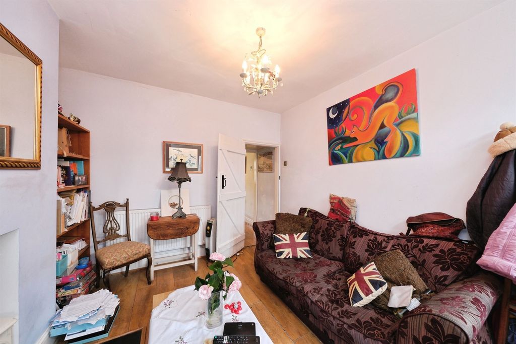 Property photo 3 of 18