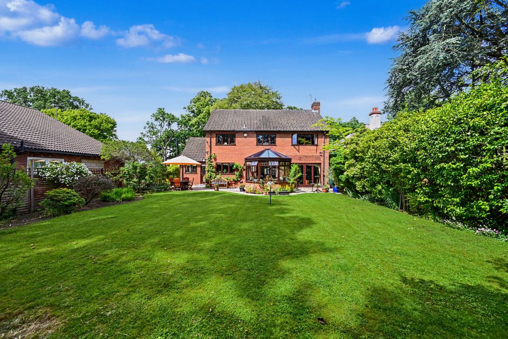 Property photo 2 of 27