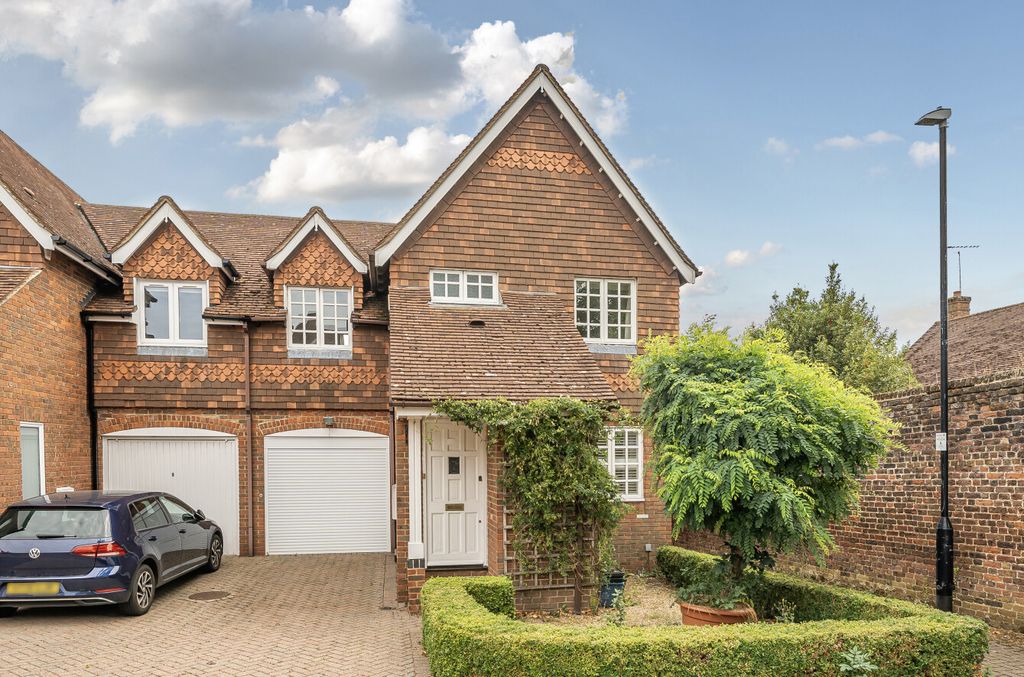 Property photo 1 of 12 1328796-20-687Fb8...