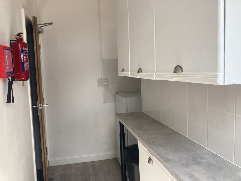 Property photo 3 of 5 Kitchen