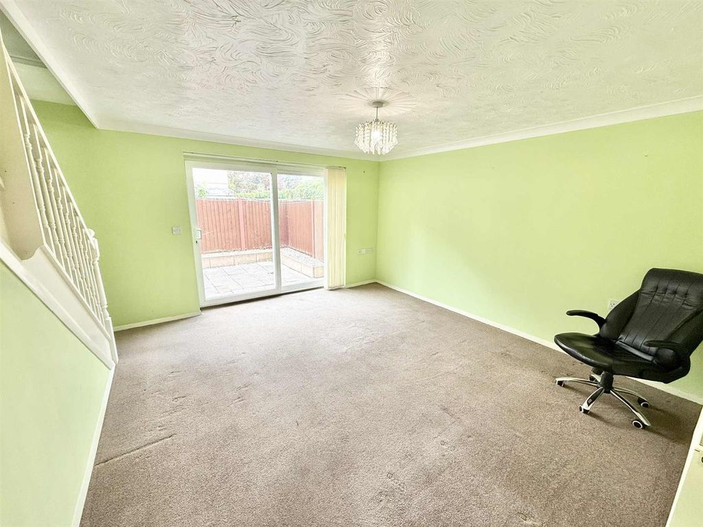 Property photo 3 of 10 Lounge-1.Jpg