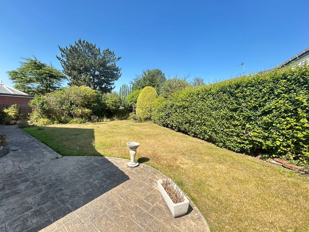 Property photo 3 of 13 Garden