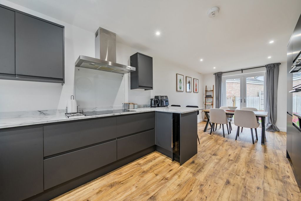 Property photo 3 of 24 1374298-4-69049F1...