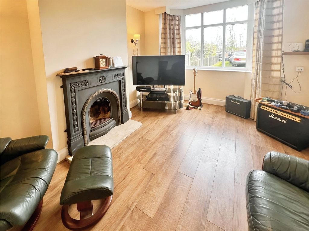 Property photo 2 of 16 Lounge