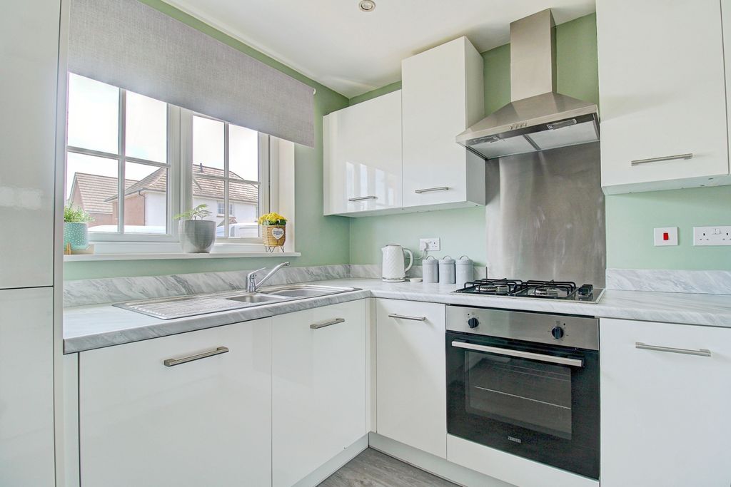 Property photo 3 of 20 Kitchen Suite