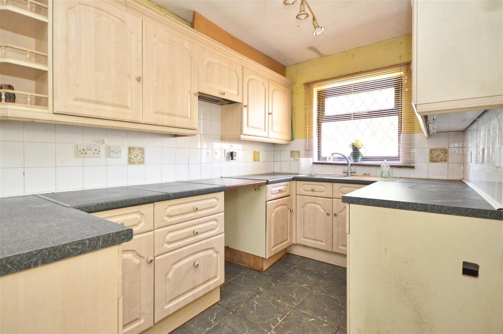 Property photo 3 of 10 Kitchen Area