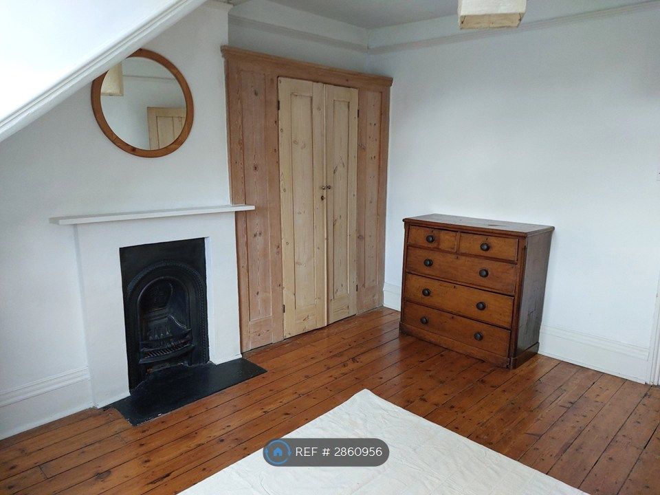 Property photo 3 of 8 Main Bedroom