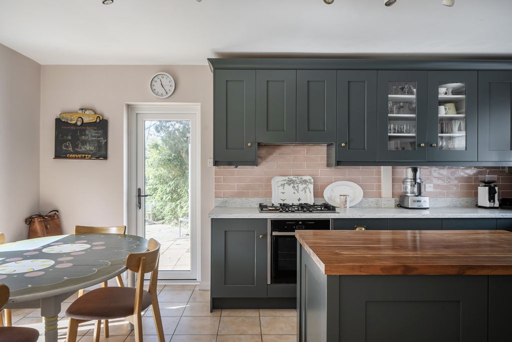 Property photo 2 of 28