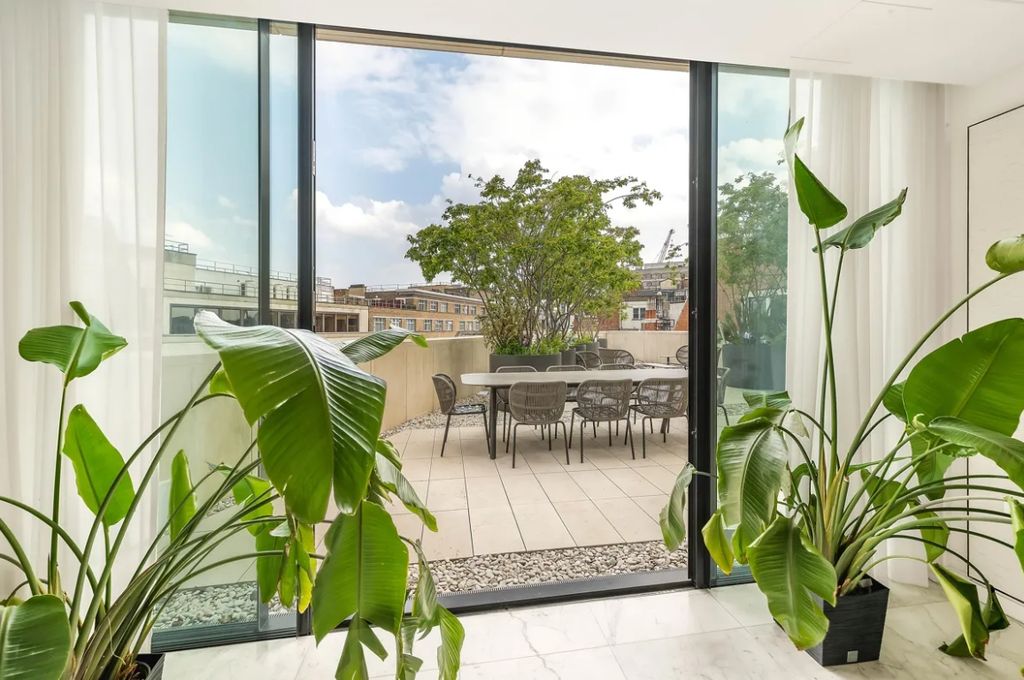 Property photo 3 of 12 Terrace