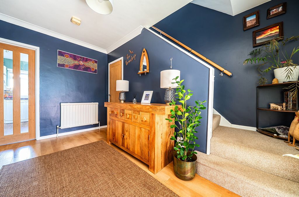 Property photo 2 of 21 1482204-7-6A4F827...