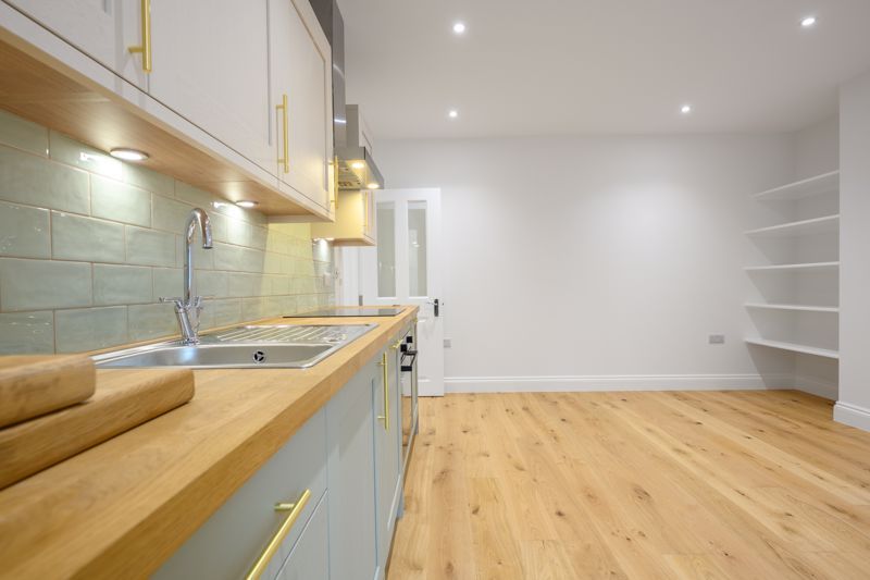 Property photo 3 of 7 Photo 4