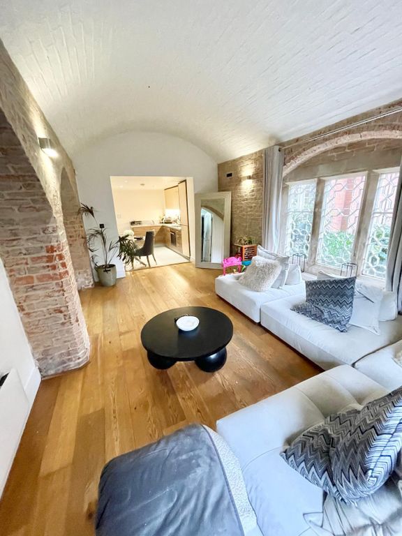 Property photo 3 of 8