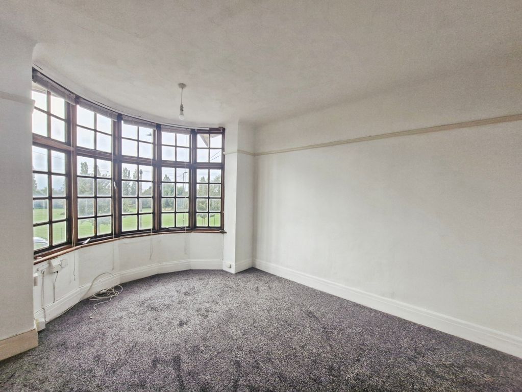 Property photo 2 of 7 Living Room