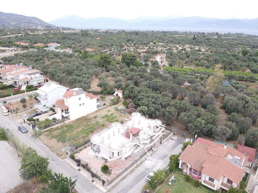Property photo 2 of 39