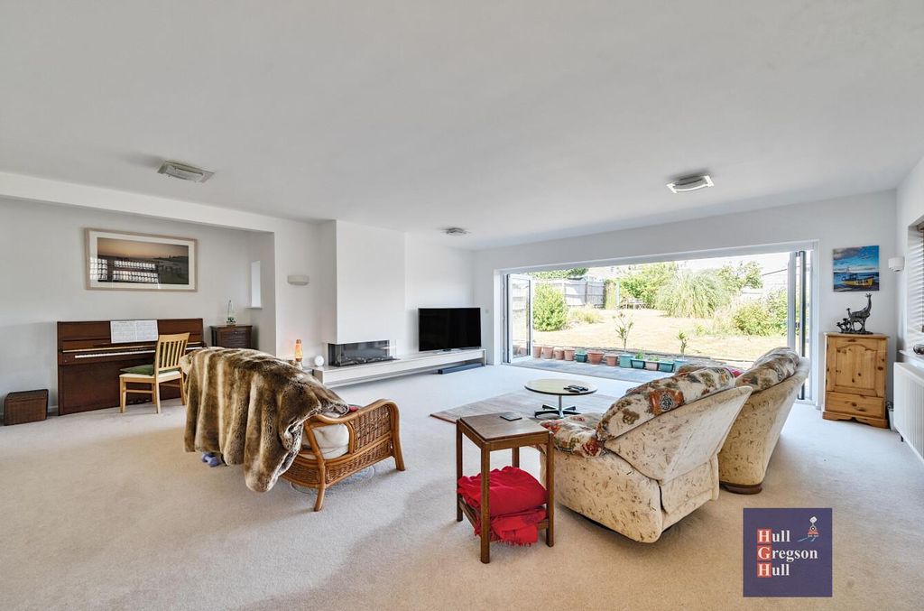 Property photo 3 of 29 2A6Cbd44-A4F1-4476-Befb-4Acb407Dced6.Jpg