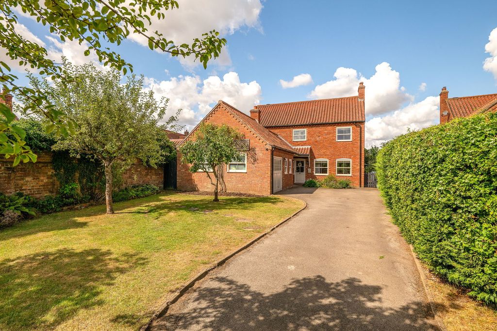 Property photo 2 of 51
