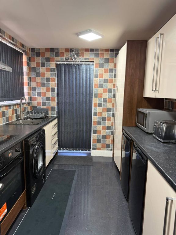Property photo 3 of 19 A8A3817B-B525-459A-8288-962B7d44Bd42