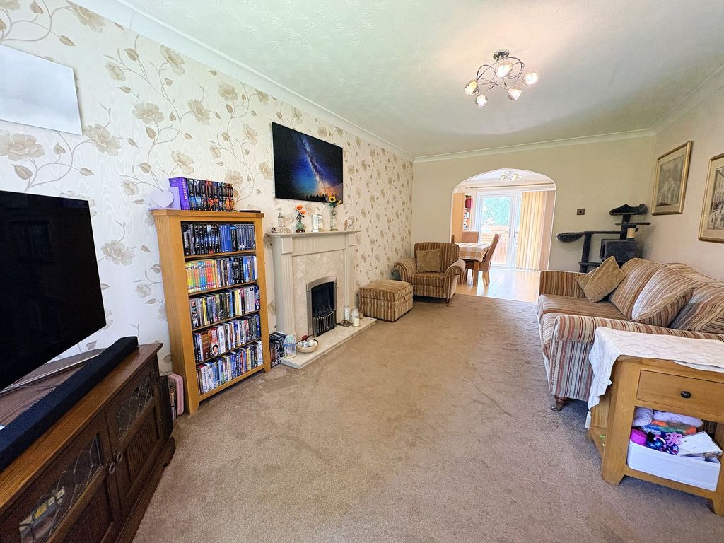 Property photo 3 of 34
