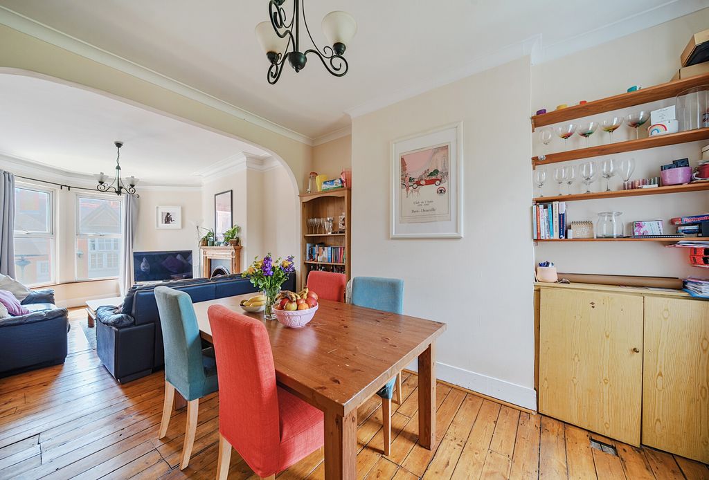 Property photo 2 of 19 1301200-17-683d98...